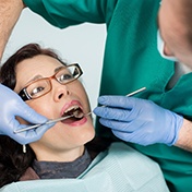 Emergency dentist in Ocala performing a dental exam